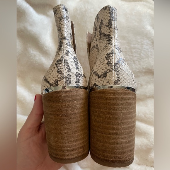 Steve Madden Kaylah booties 8 croc - Picture 5 of 7